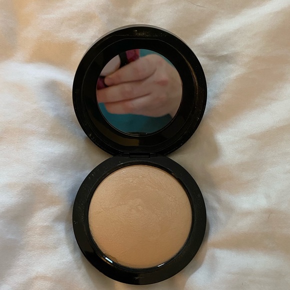MAC Cosmetics Other - MAC powder light plus